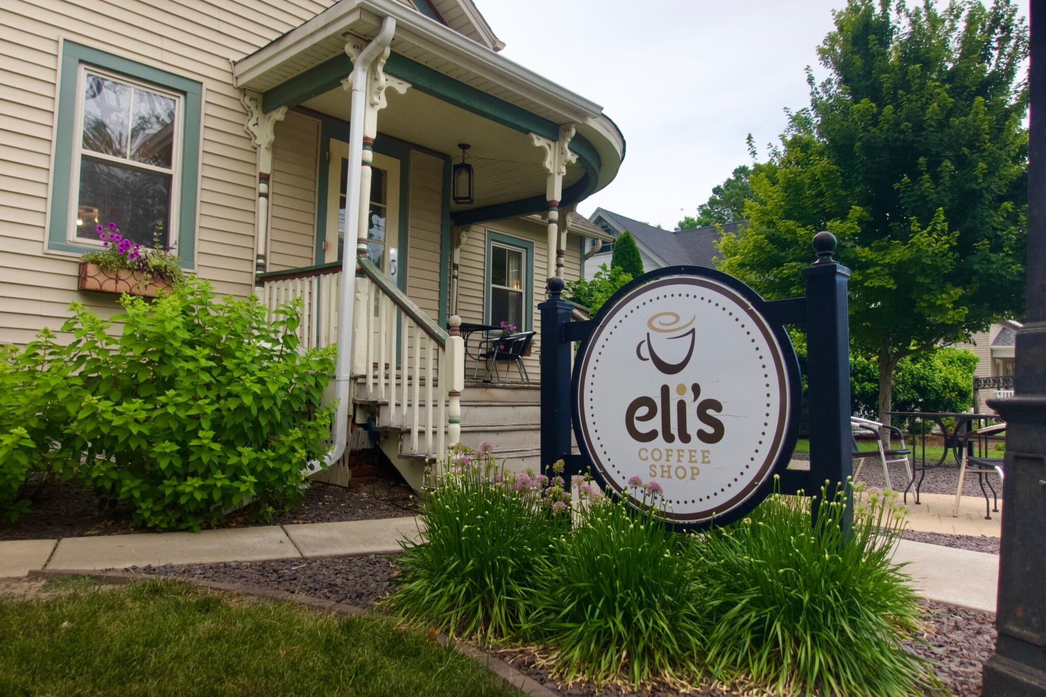 Eli's Coffee Shop outdoor monument sign